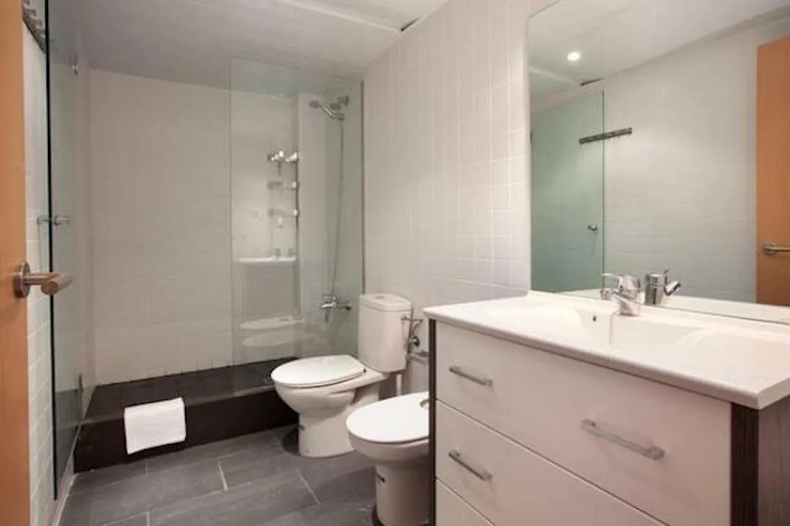Spacious Apartment For Families Near Park Guell Barcelona