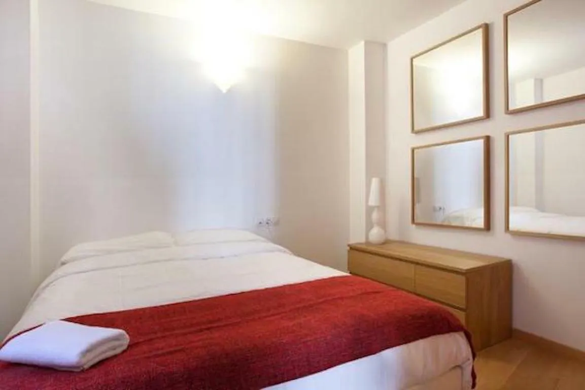 Spacious Apartment For Families Near Park Guell Barcelona Spain