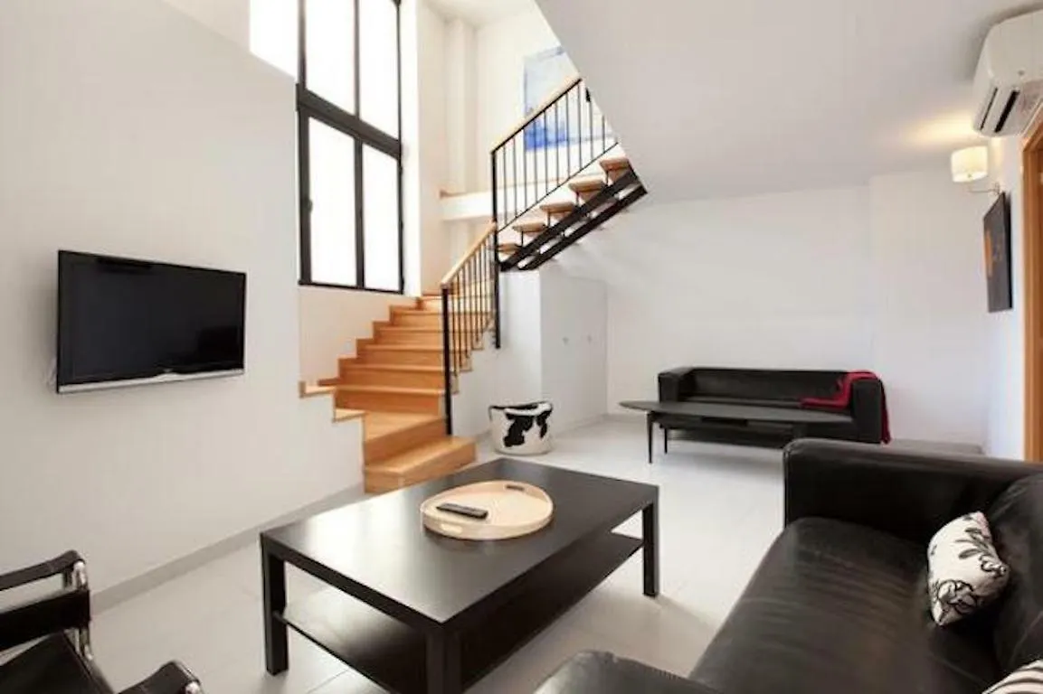 Spacious Apartment For Families Near Park Guell Barcelona