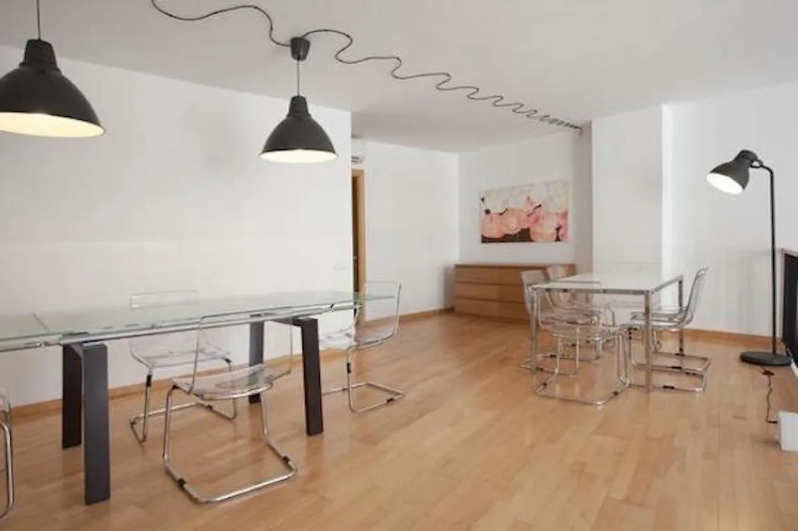 Spacious Apartment For Families Near Park Guell Barcelona