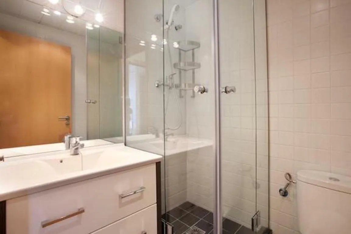 Spacious Apartment For Families Near Park Guell Barcelona