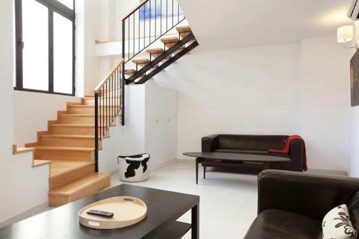 Spacious Apartment For Families Near Park Guell Barcelona