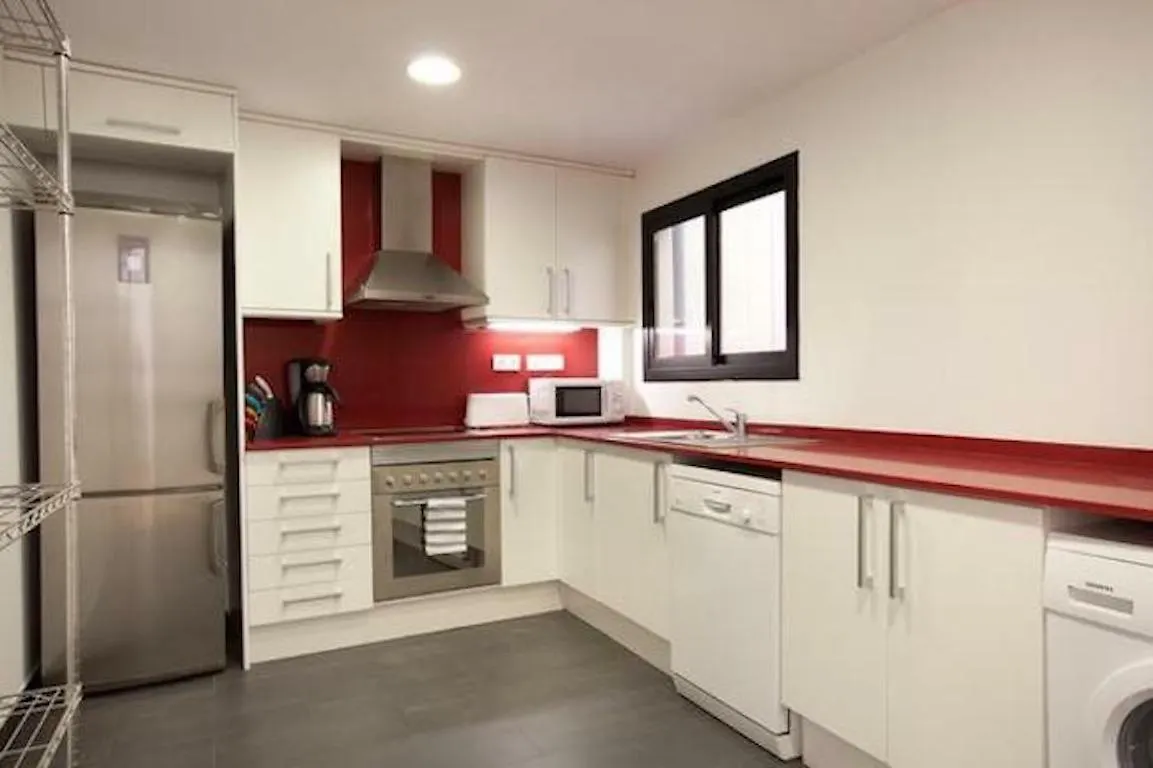 Spacious Apartment For Families Near Park Guell Barcelona
