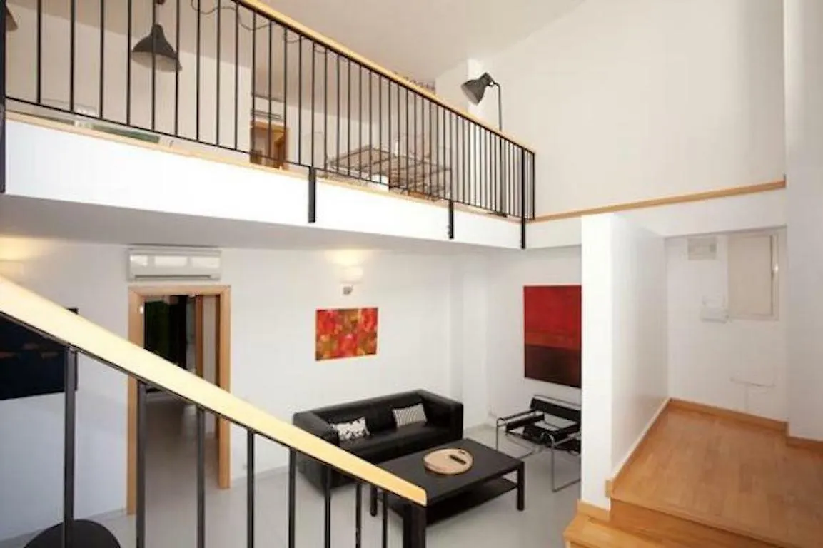 Spacious Apartment For Families Near Park Guell Barcelona