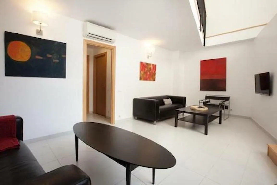 Spacious Apartment For Families Near Park Guell Barcelona